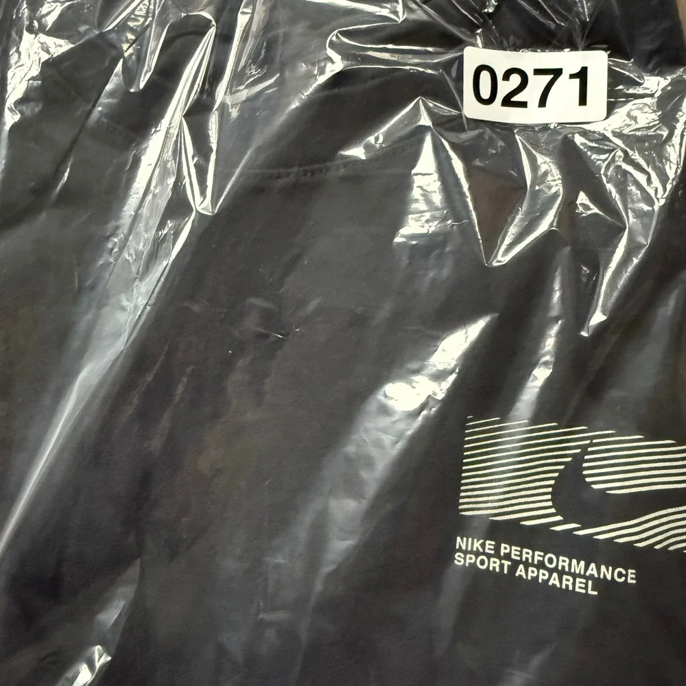 Nike T-Shirt Men Small Black‎ Excellent Dri-FIT Performance Graphic Short Sleeve